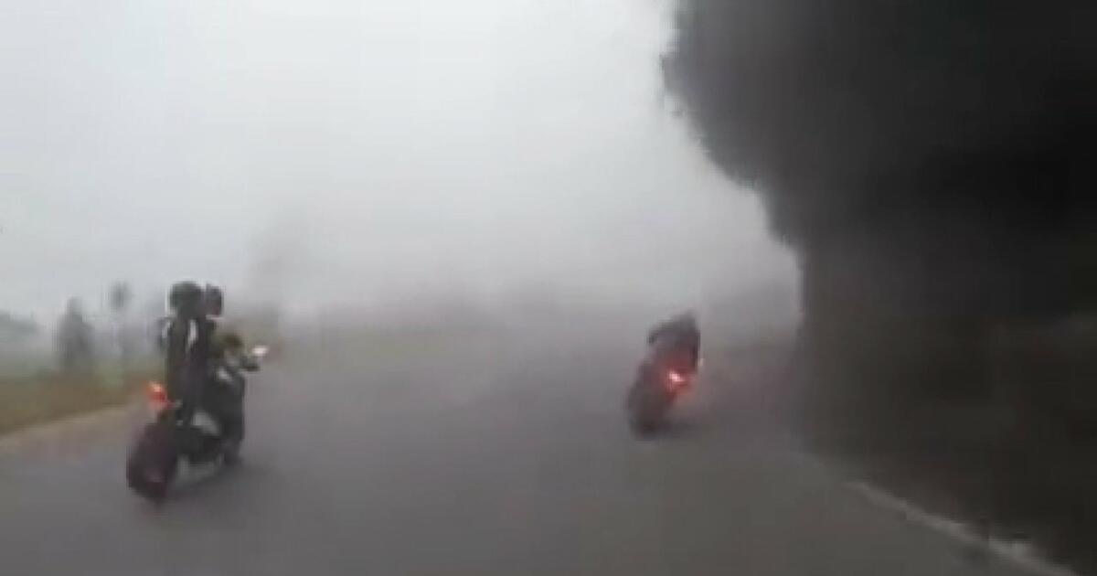 Zapierniczanie motocyklem we mgle to nie był dobry pomysł