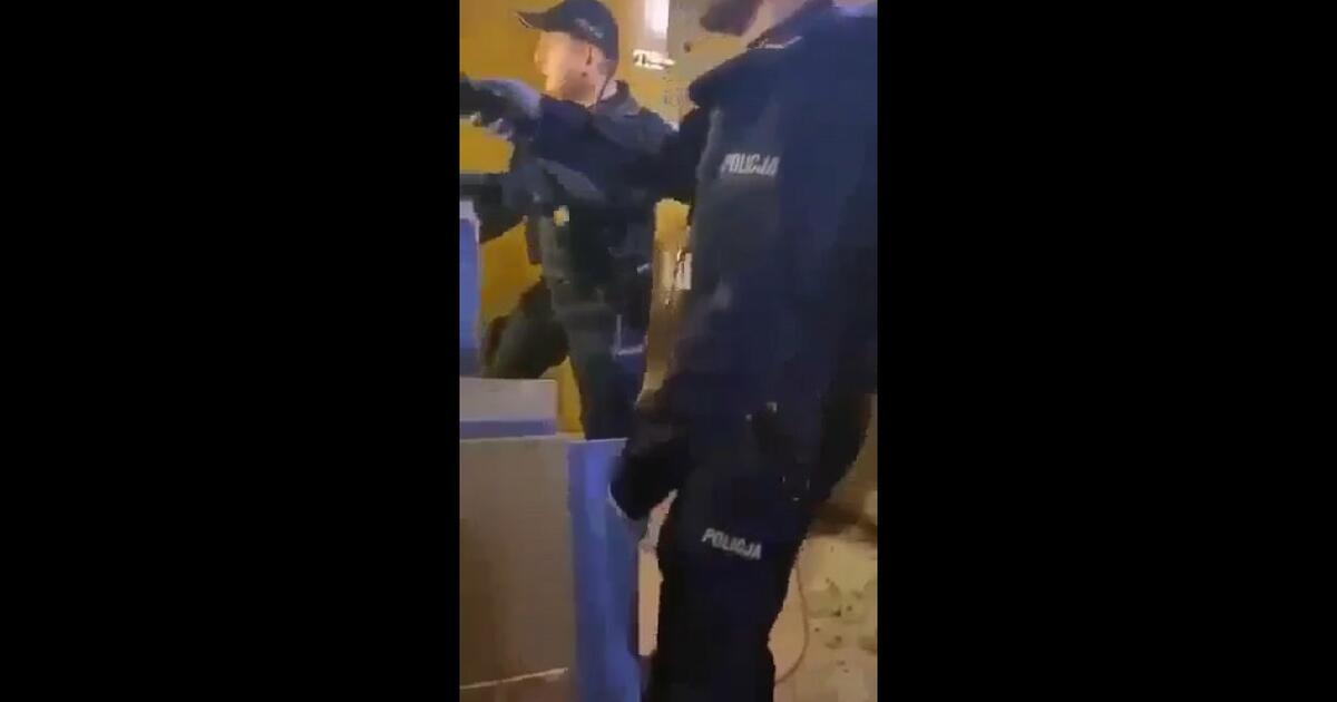 Polska Policja walczy z OPĘTANĄ KOBIETĄ
