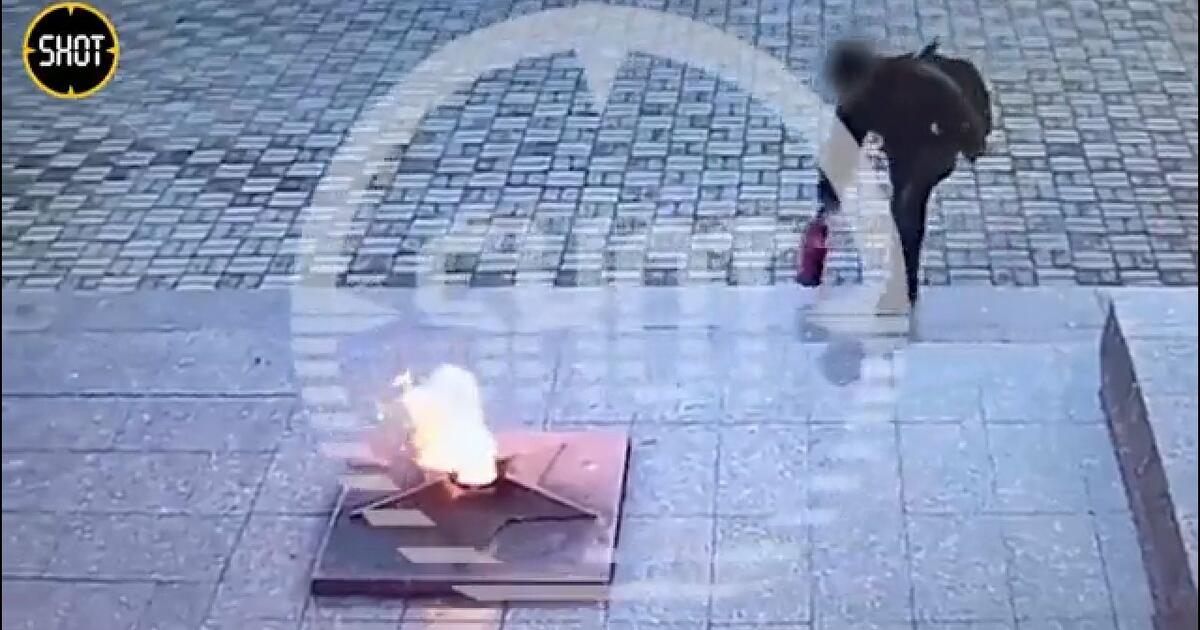 Dzieciak zgasił wieczny ogień w Moskwie który palił się od 1985 roku