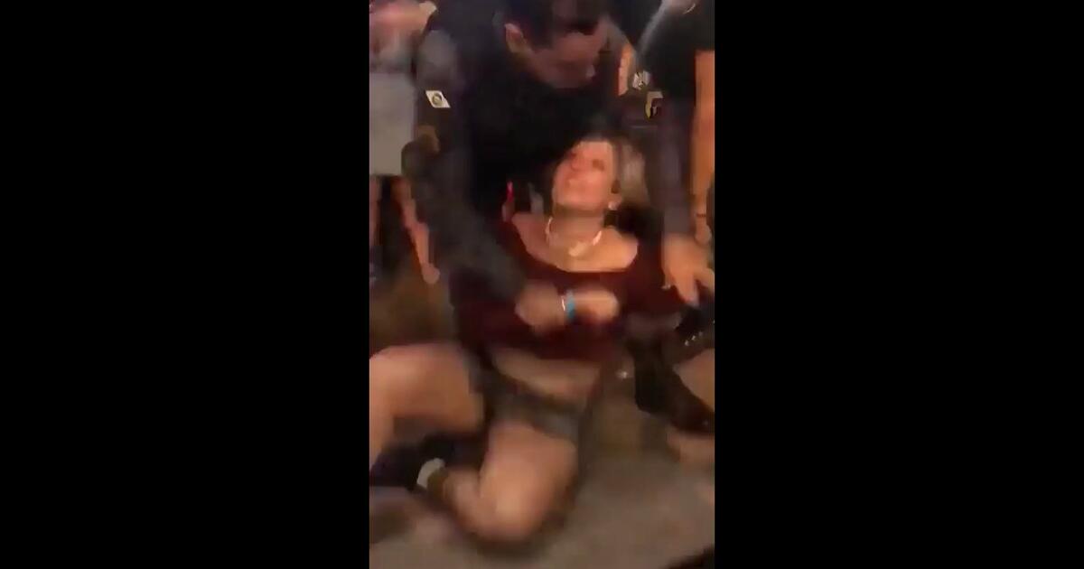 Pijana kobieta oblała piwem policjanta. Reakcja była natyczmiastowa!