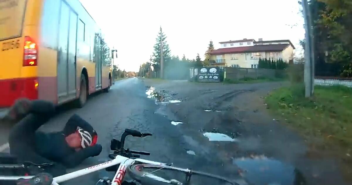 Kierowca autobusu miejskiego staranował rowerzystę [WIDEO]