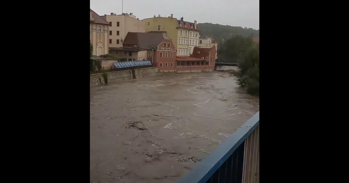 50 cm w kilka godzin! Służby i mieszkańcy Kłodzka walczą z żywiołem