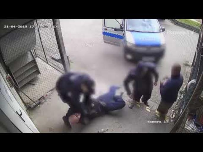 Policjanci rzucili gościem o glebę, bo nie miał przy sobie dowodu – Białystok