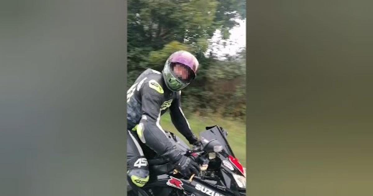 Motocyklista niszczy lusterko i ucieka – dzisiaj zatrzymany