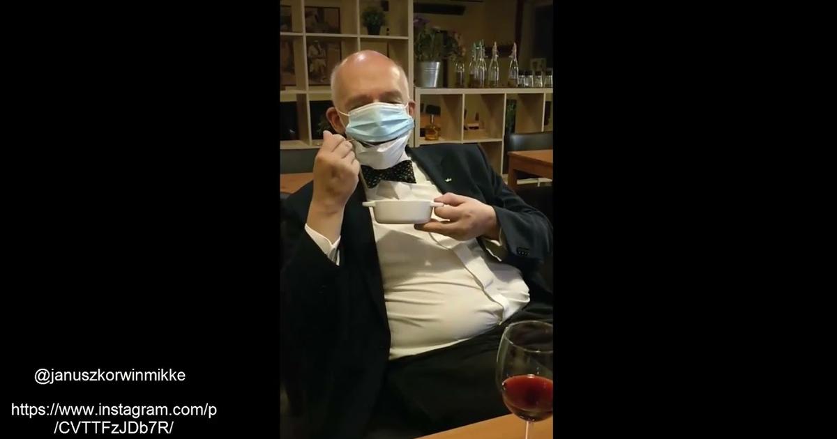 Janusz Korwin-Mikke prezentuje jak jeść i pić w restauracji nie ściągając maseczki!!