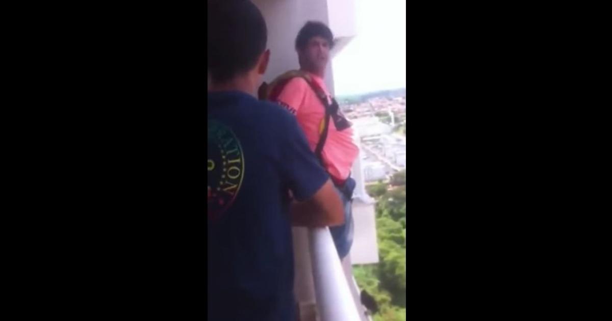 Brazylijczyk testuje spadochron kupiony w internecie, ze swojego balkonu na oczach żony i dziecka