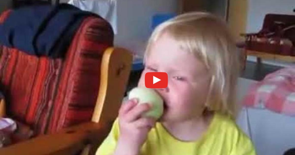 Matka roku daje dziecku cebulę zamiast jabłka… reakcja powala !