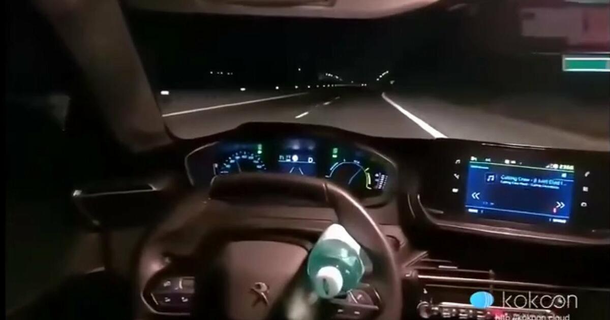 Rumuński kierowca chciał oszukać autopilota
