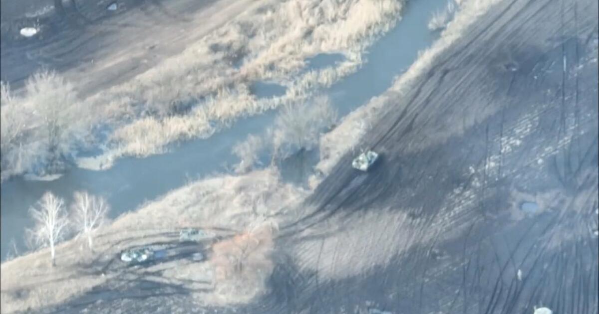 Dwa rosyjskie pojazdy śledzone przez drona, a następnie zniszczone przez Siły Ukraińskie