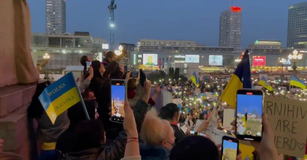 Teraz: Tysiące Warszawiaków wyszło na ulicę dla Ukrainy!