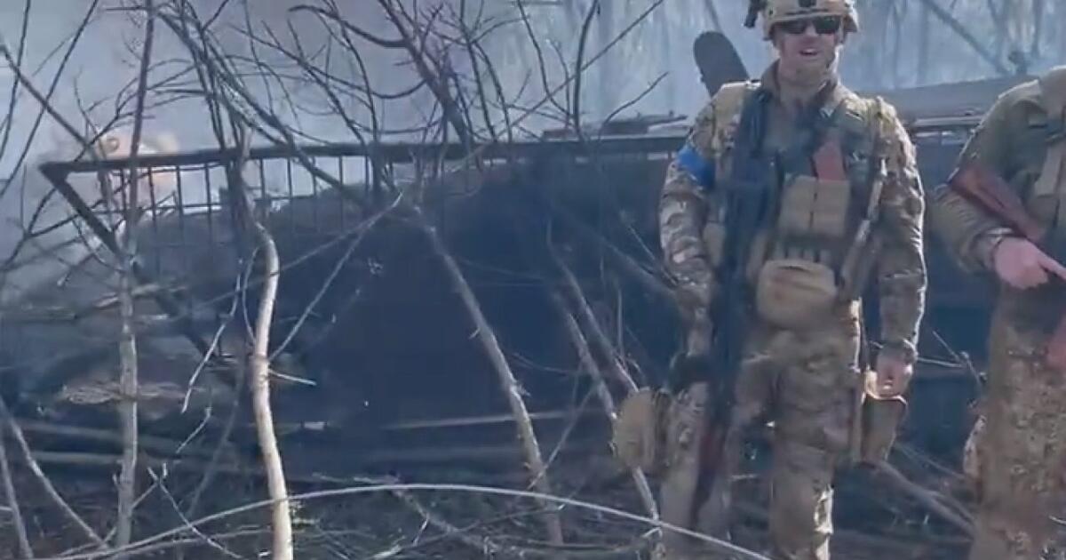 Weterani z USA odbijają ukraińską wioskę