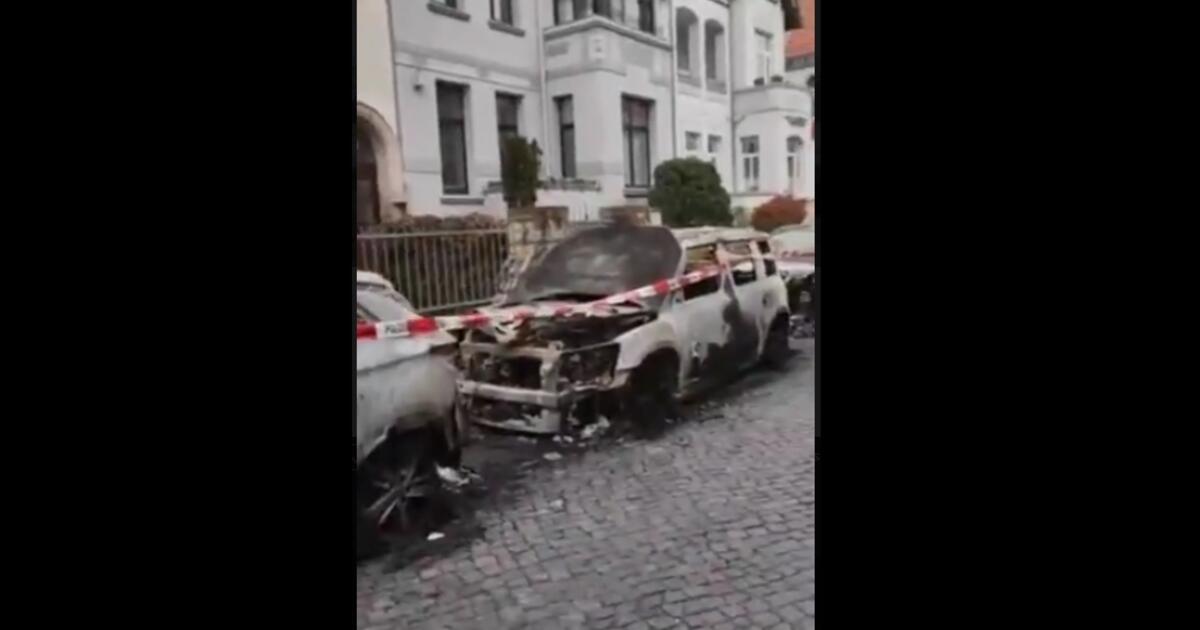 Niemcy, Hanower – spalono samochody, które brały udział w wiecu poparcia dla rosjan
