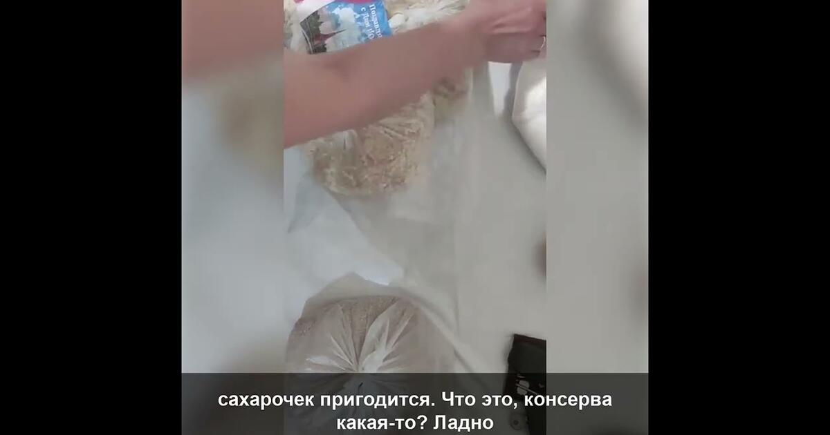 Paczka dla emerytów z okazji Dnia Rosji z robakami
