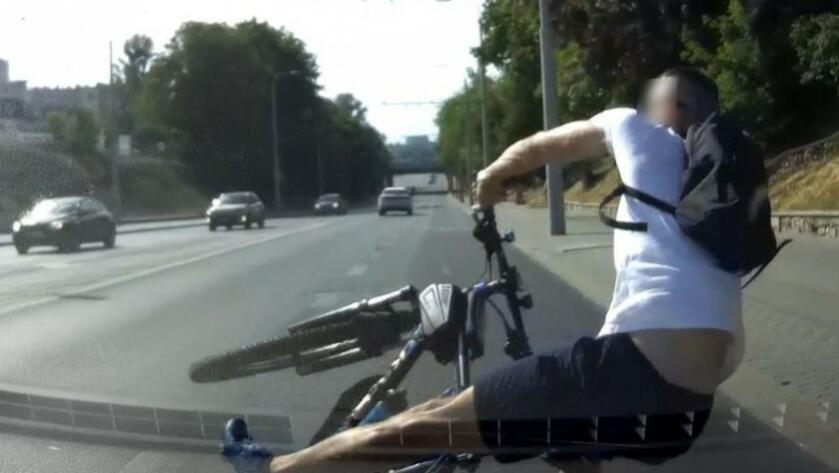 Beztroski rowerzysta który wjechał wprost pod auto w Lublinie